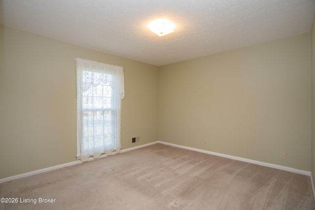 7114 Greengate Ct, Louisville, KY 40241