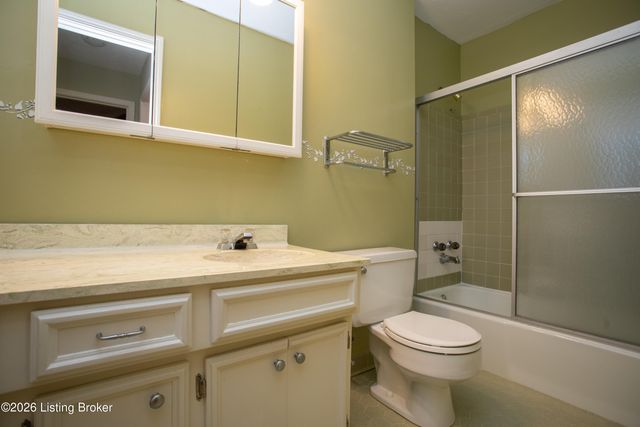 7114 Greengate Ct, Louisville, KY 40241