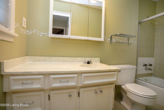 7114 Greengate Ct, Louisville, KY 40241