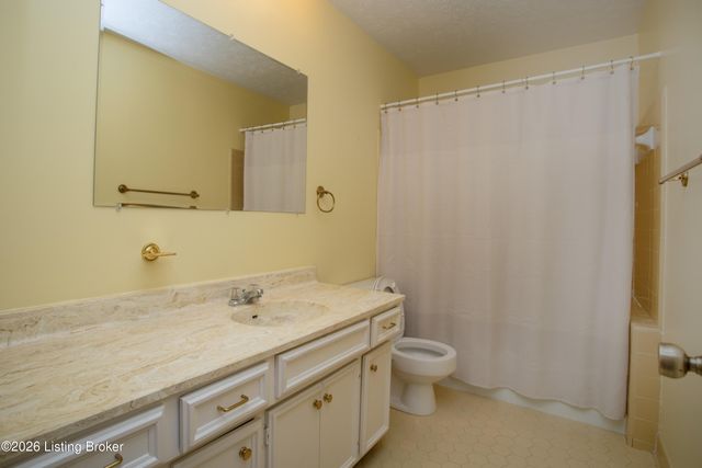 7114 Greengate Ct, Louisville, KY 40241