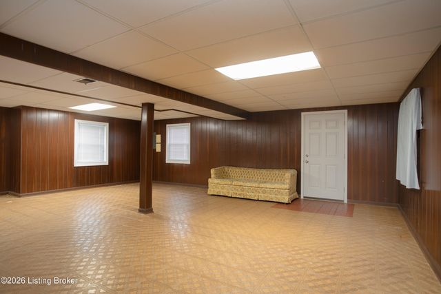 7114 Greengate Ct, Louisville, KY 40241