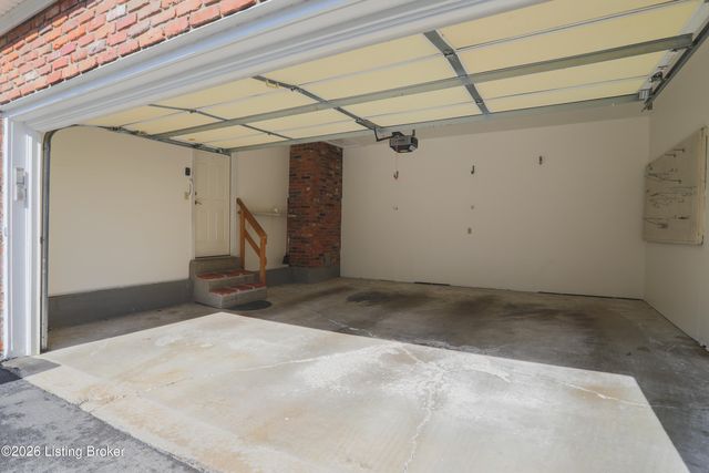 7114 Greengate Ct, Louisville, KY 40241