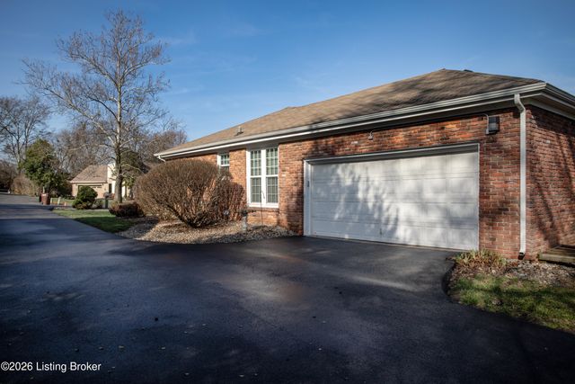 7114 Greengate Ct, Louisville, KY 40241