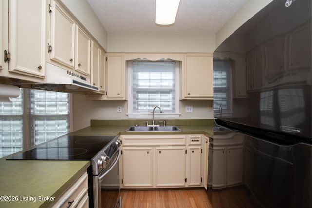 7114 Greengate Ct, Louisville, KY 40241