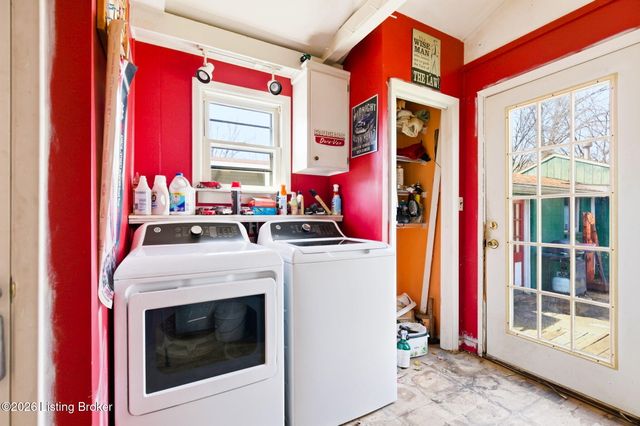 2618 Benoch Ave, Louisville, KY 40216