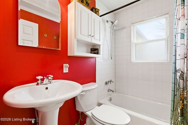 2618 Benoch Ave, Louisville, KY 40216