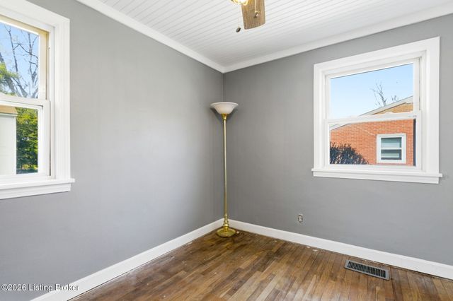 2618 Benoch Ave, Louisville, KY 40216