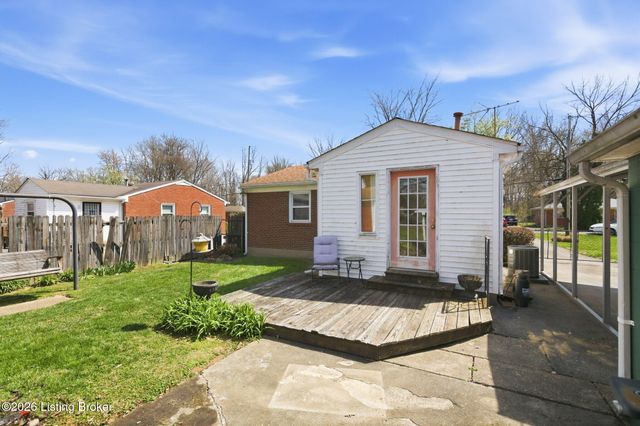 2618 Benoch Ave, Louisville, KY 40216