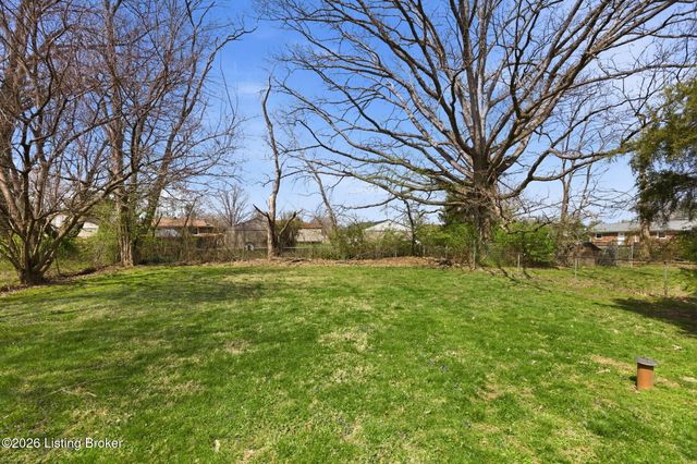 2618 Benoch Ave, Louisville, KY 40216