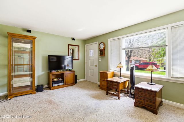 2618 Benoch Ave, Louisville, KY 40216