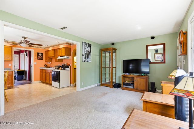 2618 Benoch Ave, Louisville, KY 40216