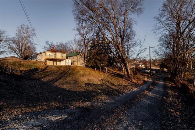 1520 S 7th Street, Atchison, KS 66002