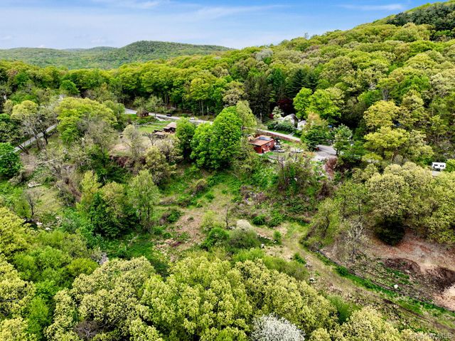 633 Oscawana Lake Road 633, Putnam Valley, NY 10579