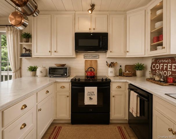 633 Oscawana Lake Road 633, Putnam Valley, NY 10579