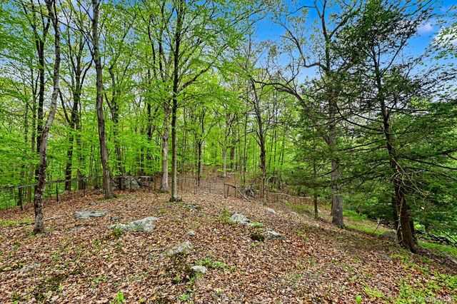 633 Oscawana Lake Road 633, Putnam Valley, NY 10579
