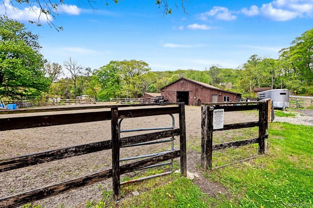 633 Oscawana Lake Road 633, Putnam Valley, NY 10579