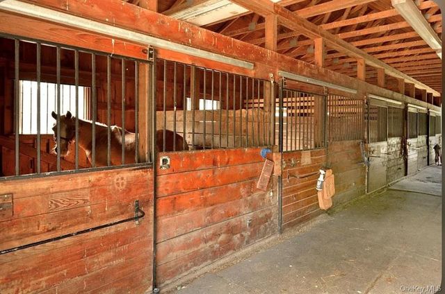633 Oscawana Lake Road 633, Putnam Valley, NY 10579