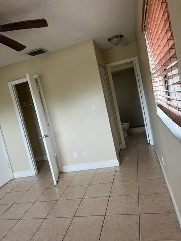 6131 SW 42nd Place 1-2, Davie, FL 33314