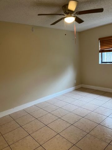 6131 SW 42nd Place 1-2, Davie, FL 33314