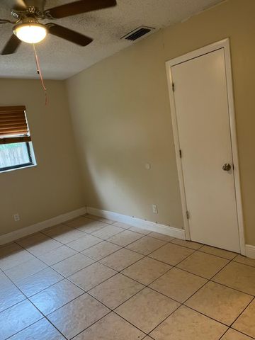 6131 SW 42nd Place 1-2, Davie, FL 33314