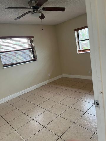 6131 SW 42nd Place 1-2, Davie, FL 33314