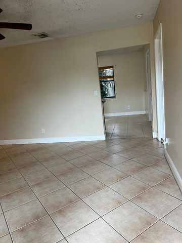 6131 SW 42nd Place 1-2, Davie, FL 33314