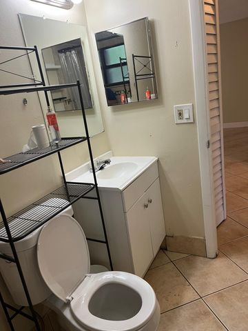 6131 SW 42nd Place 1-2, Davie, FL 33314