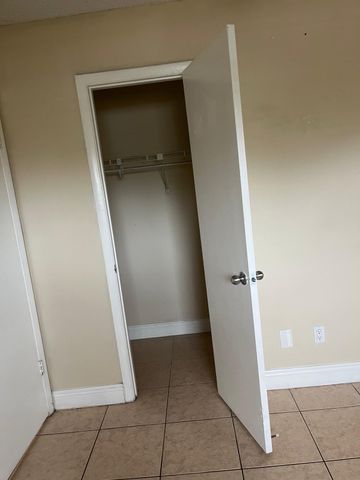 6131 SW 42nd Place 1-2, Davie, FL 33314