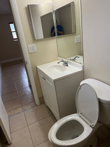 6131 SW 42nd Place 1-2, Davie, FL 33314