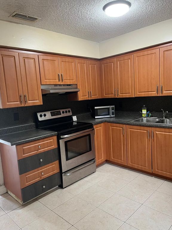 6131 SW 42nd Place 1-2, Davie, FL 33314