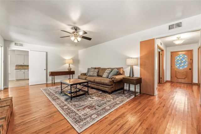 535 Degan Avenue, Lewisville, TX 75057