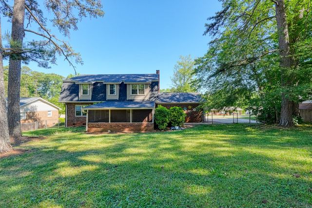 210 Oakmont Dr, Boiling Springs, SC 29316