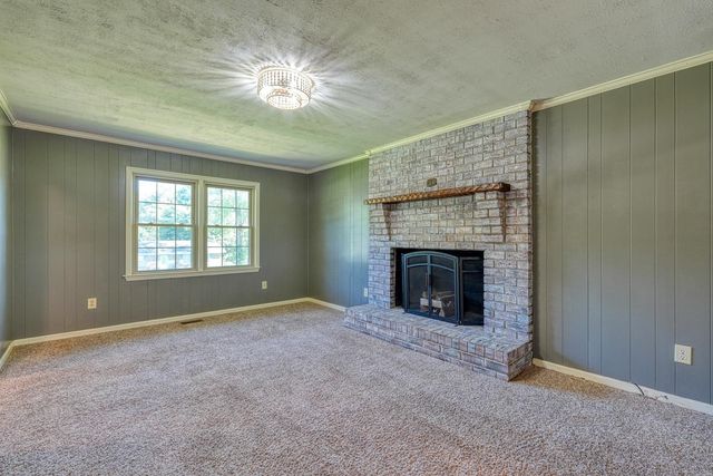 210 Oakmont Dr, Boiling Springs, SC 29316