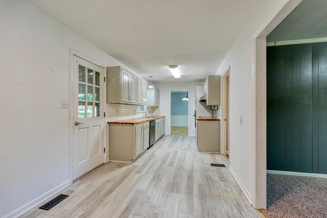 210 Oakmont Dr, Boiling Springs, SC 29316