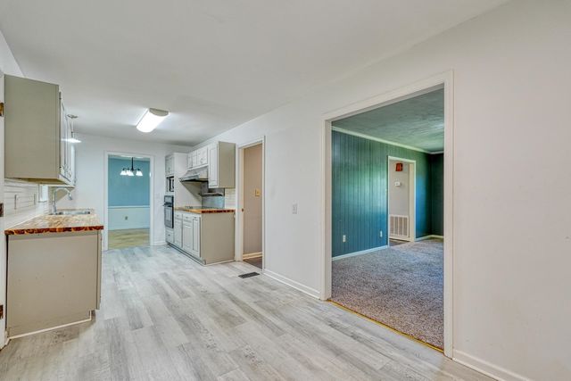 210 Oakmont Dr, Boiling Springs, SC 29316