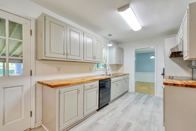 210 Oakmont Dr, Boiling Springs, SC 29316