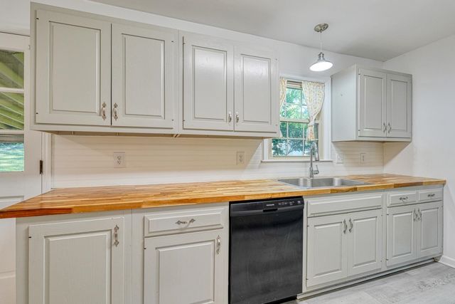 210 Oakmont Dr, Boiling Springs, SC 29316