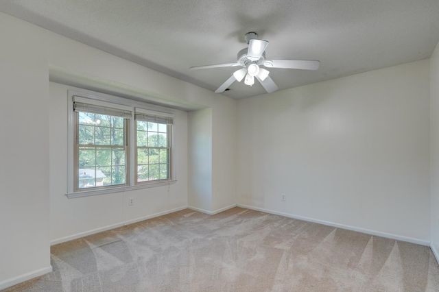 210 Oakmont Dr, Boiling Springs, SC 29316