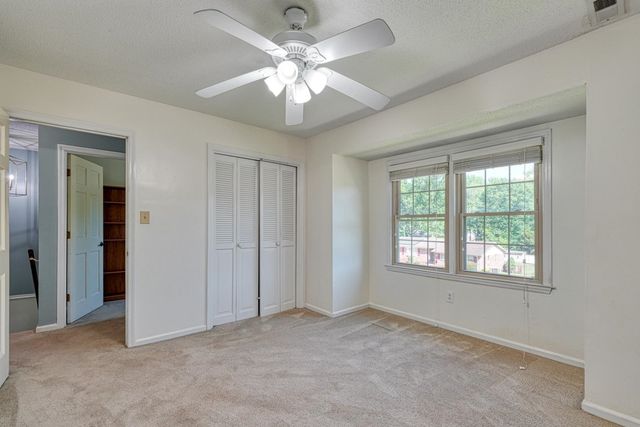 210 Oakmont Dr, Boiling Springs, SC 29316