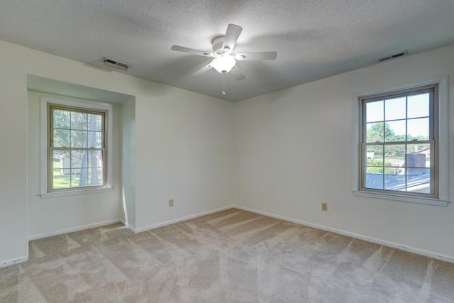210 Oakmont Dr, Boiling Springs, SC 29316