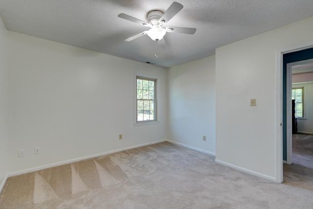 210 Oakmont Dr, Boiling Springs, SC 29316