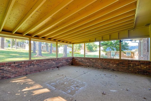 210 Oakmont Dr, Boiling Springs, SC 29316