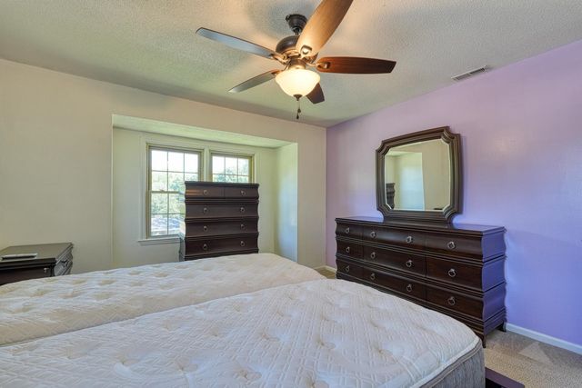 210 Oakmont Dr, Boiling Springs, SC 29316