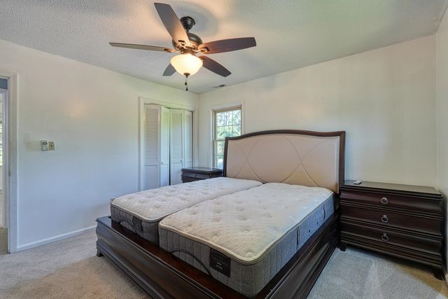 210 Oakmont Dr, Boiling Springs, SC 29316