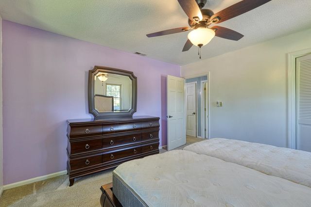 210 Oakmont Dr, Boiling Springs, SC 29316
