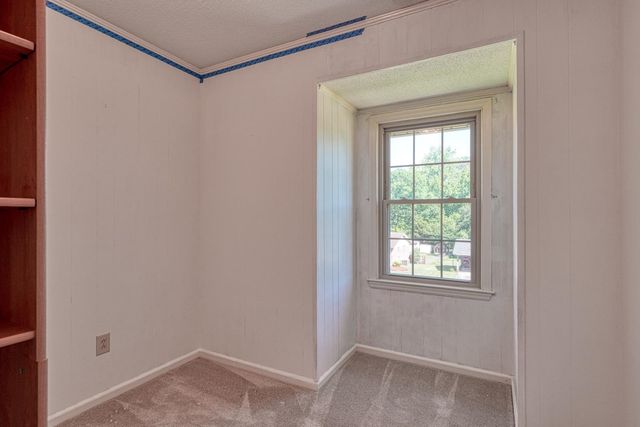210 Oakmont Dr, Boiling Springs, SC 29316