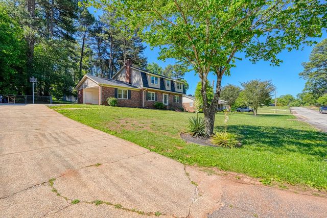 210 Oakmont Dr, Boiling Springs, SC 29316