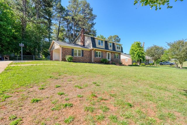 210 Oakmont Dr, Boiling Springs, SC 29316