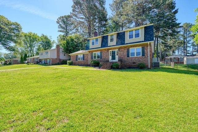 210 Oakmont Dr, Boiling Springs, SC 29316