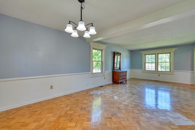 210 Oakmont Dr, Boiling Springs, SC 29316
